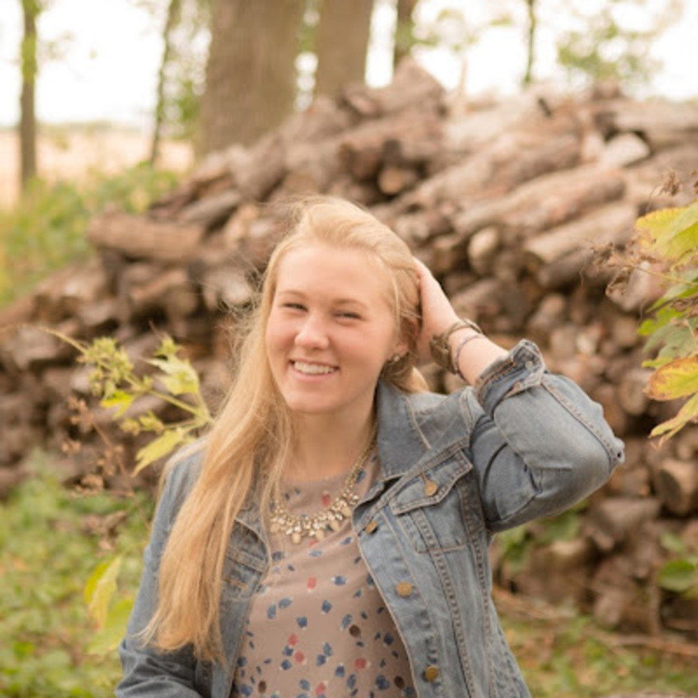 Meet your Posher, Alyssa - Picture 1 of 1
